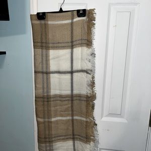 Warm ladies scarf, plaid with fringe.